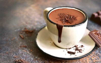 Chocolate quente com pasta de amendoim